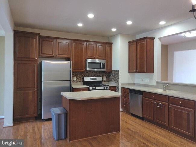 Building Photo - 4638 Odessa Dr