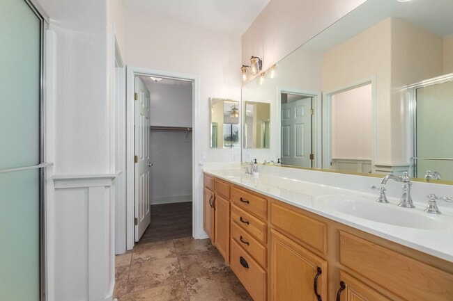 Building Photo - PRICE REDUCED & Move-In Ready!