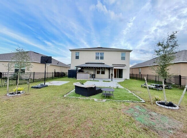 Building Photo - 2731 House Finch Rd