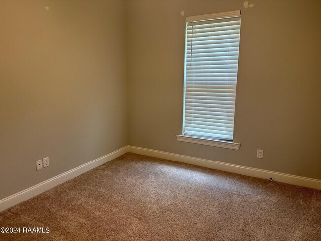 Building Photo - 210 Twin Meadow Ln
