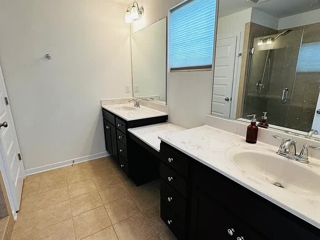 Building Photo - 5604 Benoni Ct