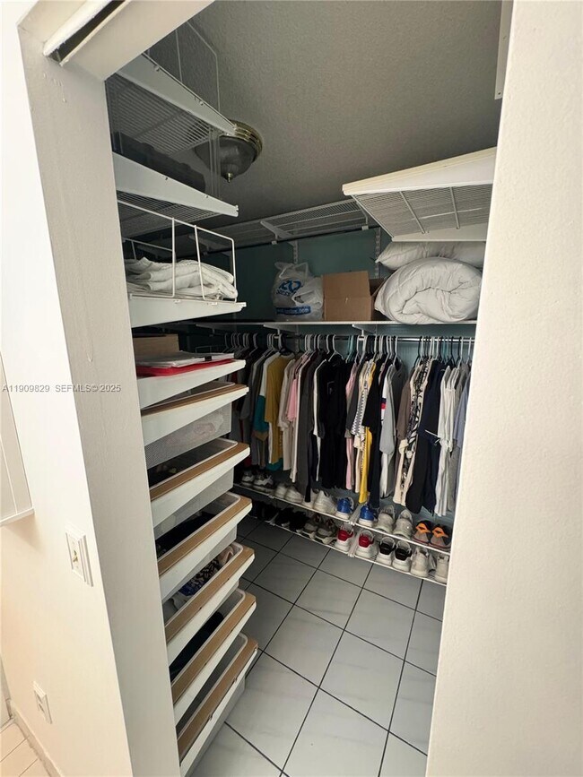 Building Photo - 9510 Southwest 151 Court