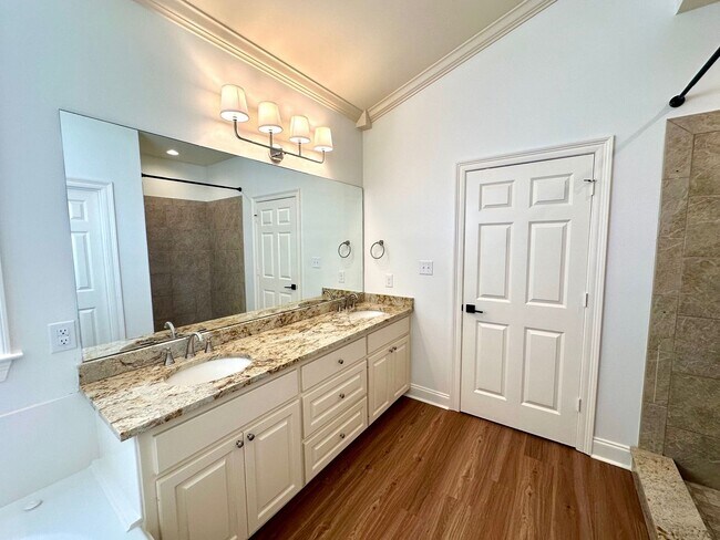 Building Photo - 10723 Hillbrook Ave