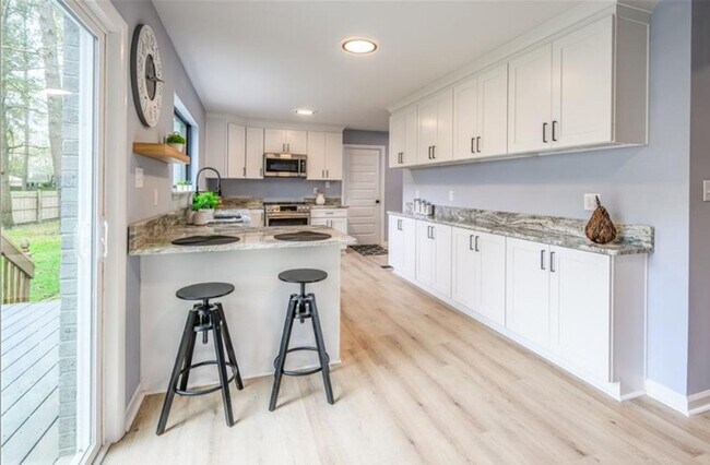 Building Photo - Fully renovated 4BR, 2.5BA home in the highly desired Great Neck Meadows!