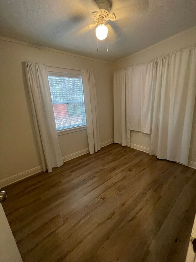 Building Photo - Beautiful cottage is just steps from Mobil...