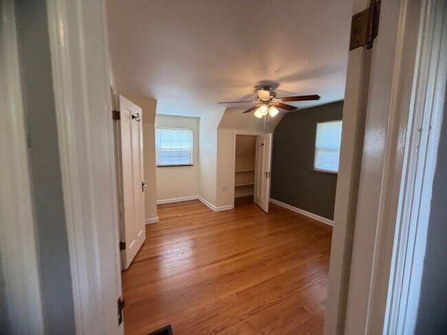 Building Photo - Cute Cape Cod 3 bed, 1.5 bath - READY NOW!
