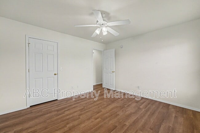 Building Photo - 3006 SW Deerfield Blvd