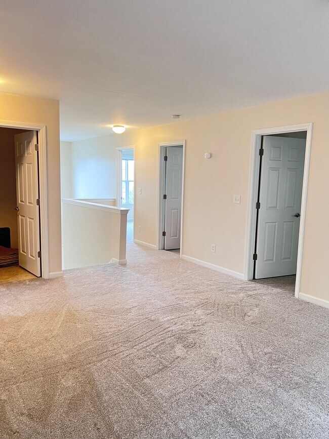 Building Photo - Spacious House in Woodfin/ 4 bedrooms-2.5 ...