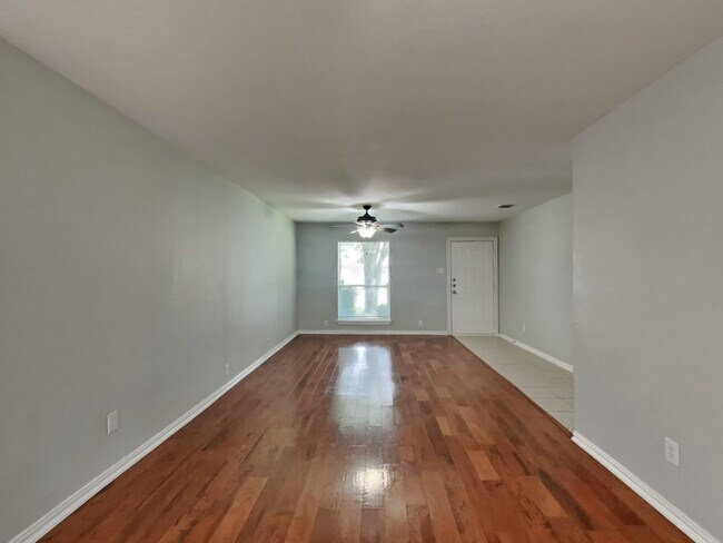 Building Photo - Coming Soon! 4BR/3BA | Updated Single Family Home | Fenced  yard | In Grand Prairie!