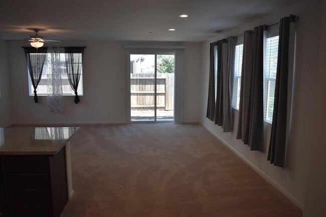 Building Photo - 1441 Bianchi Ln