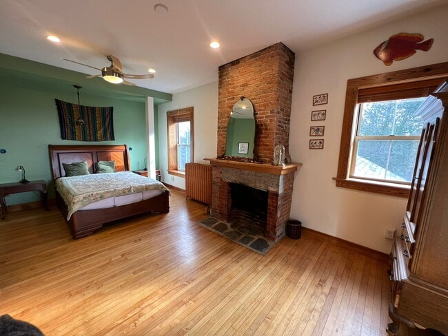 Building Photo - 410 Old Montague Rd