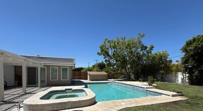 Building Photo - Gorgeous 3 bedrooms, 2.5 baths home