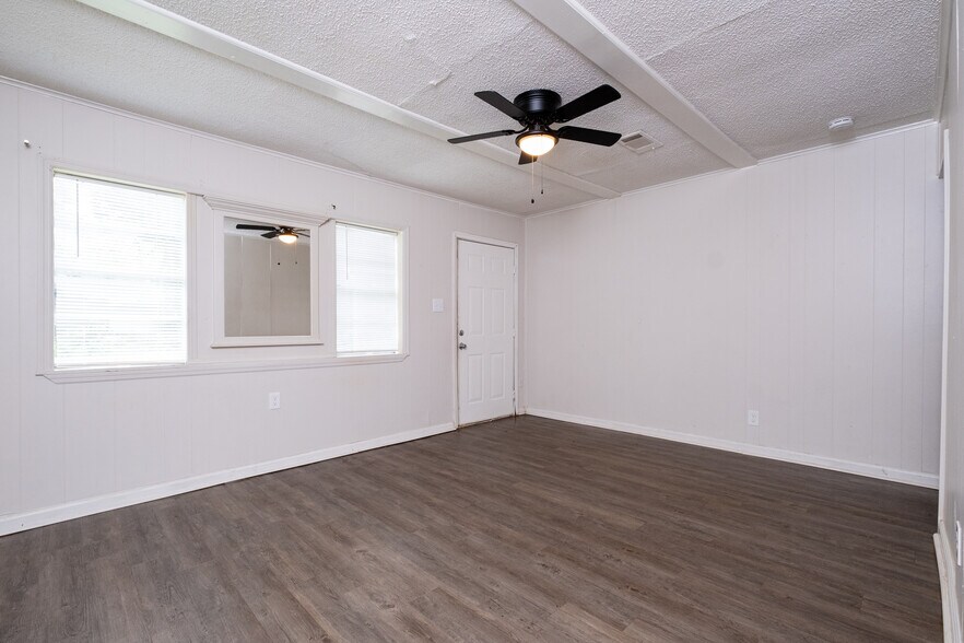 Building Photo - 404 Poplar St