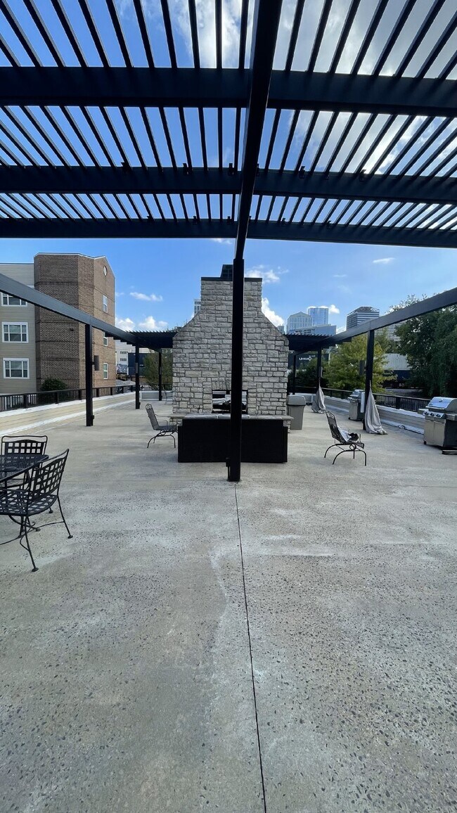 Building Photo - Germantown Gem!