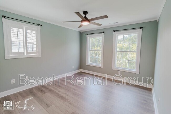 Building Photo - 516 Hillside Dr S