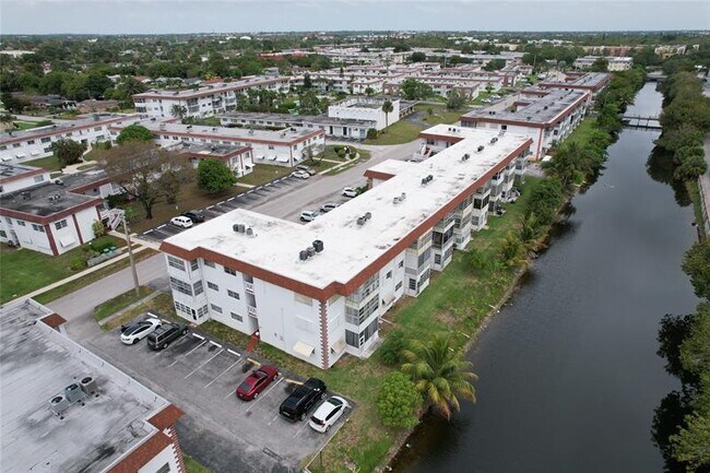 Building Photo - 1310 NW 43rd Ave