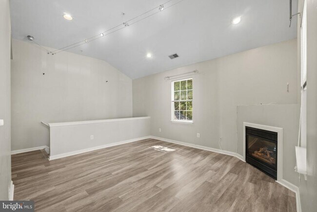 Building Photo - 5000 Willow Branch Way