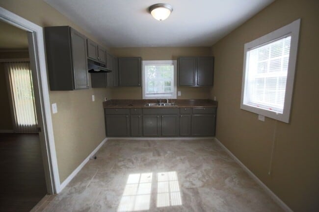 Building Photo - Stylish, Spacious & Updated – Don’t Miss T...