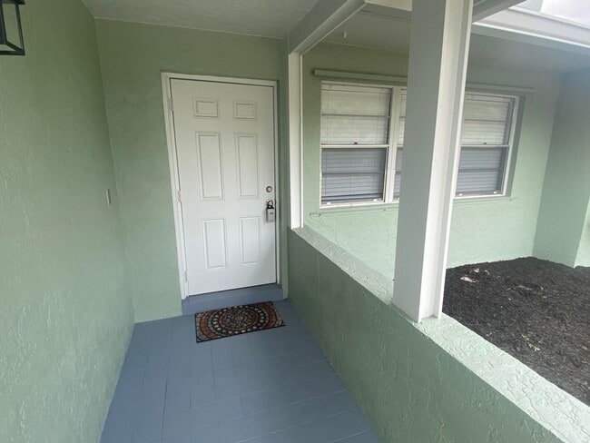 Building Photo - 1317 Willow Rd