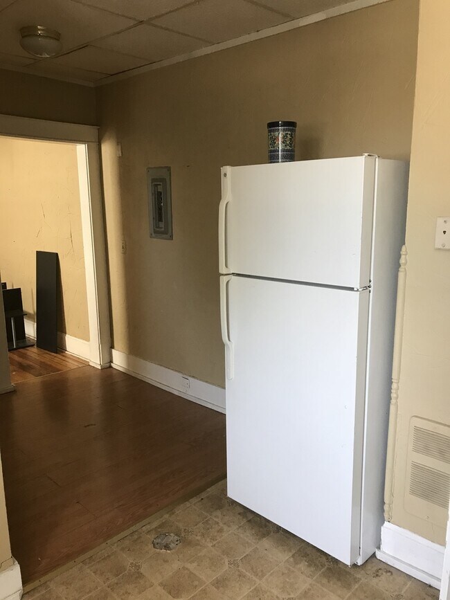 Building Photo - 1 Bedroom Apartment w/ Balcony in Downtown Lafayette