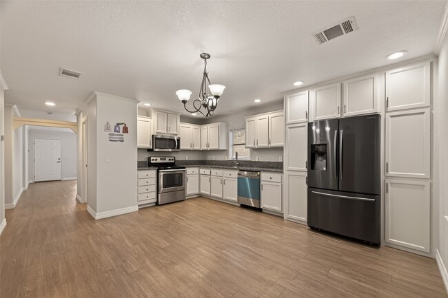 Building Photo - 21415 Sweet Grass Ln