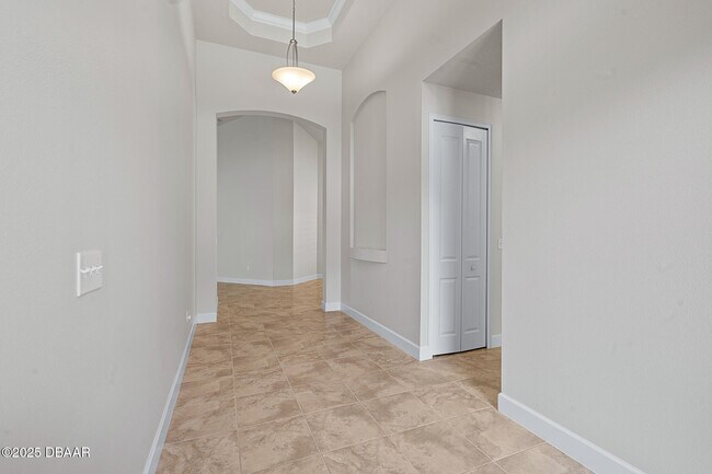 Building Photo - 663 S Lake Dr