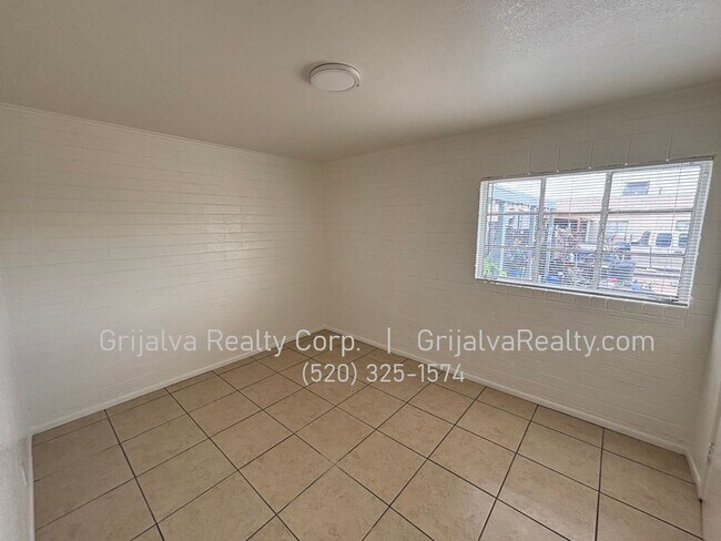 Building Photo - 2814 S Coconino Vista