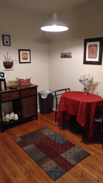 Building Photo - 2215 Lowells Glen Rd