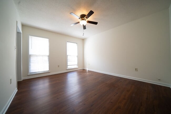 Building Photo - Heather Glen - 2 Story - 3 bed, 2 1/2 bath