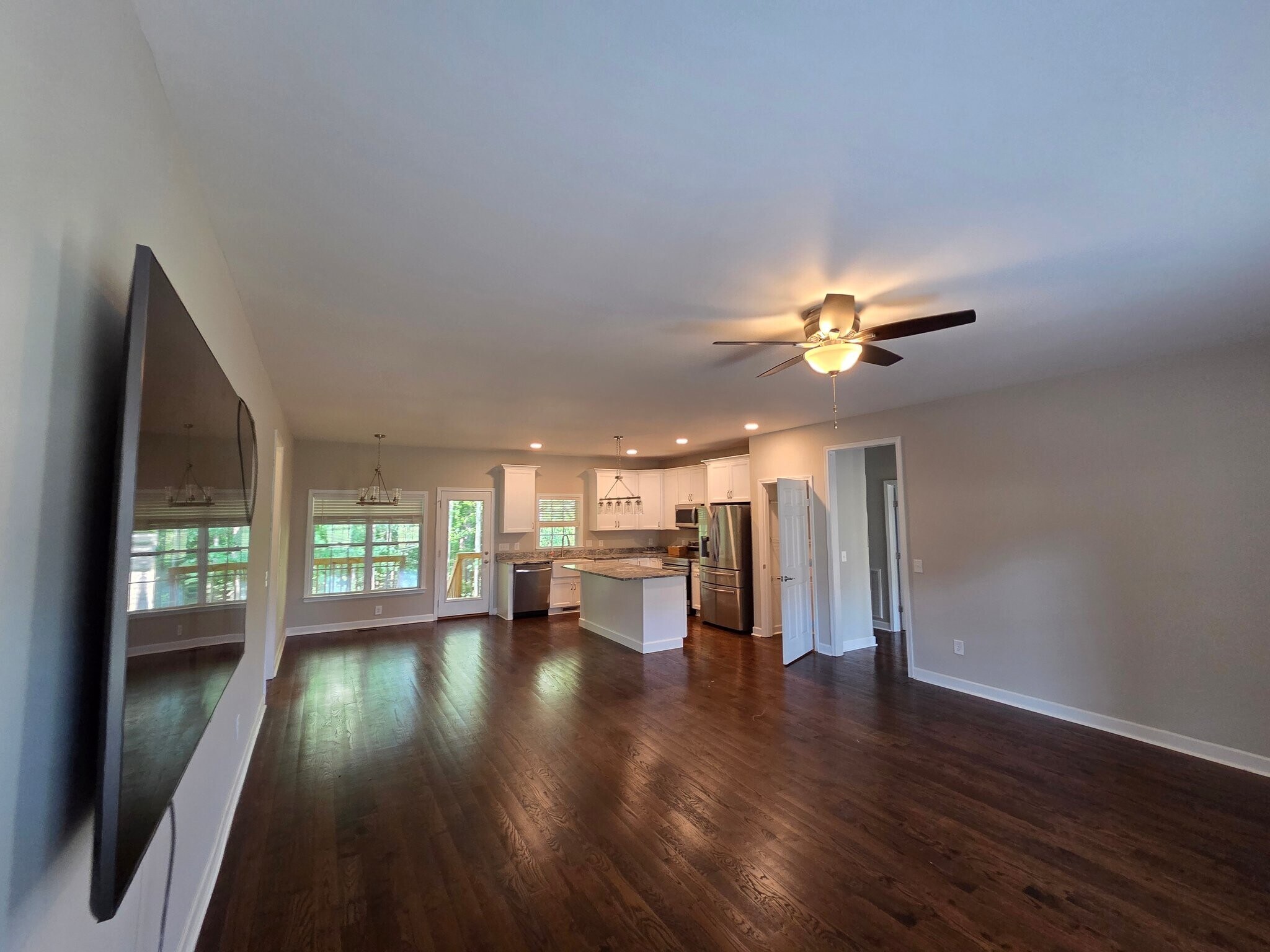 Building Photo - 2230 Evergreen Dr