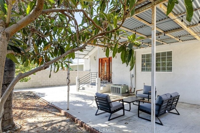 Building Photo - 1217 Elm Ave