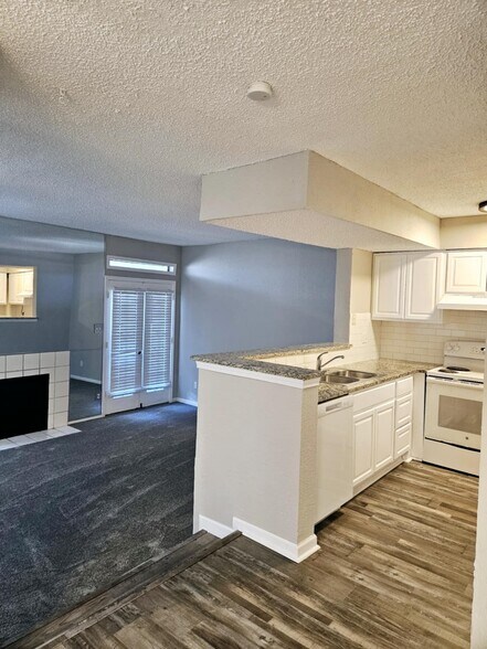 Building Photo - 3406 Country Club Dr W