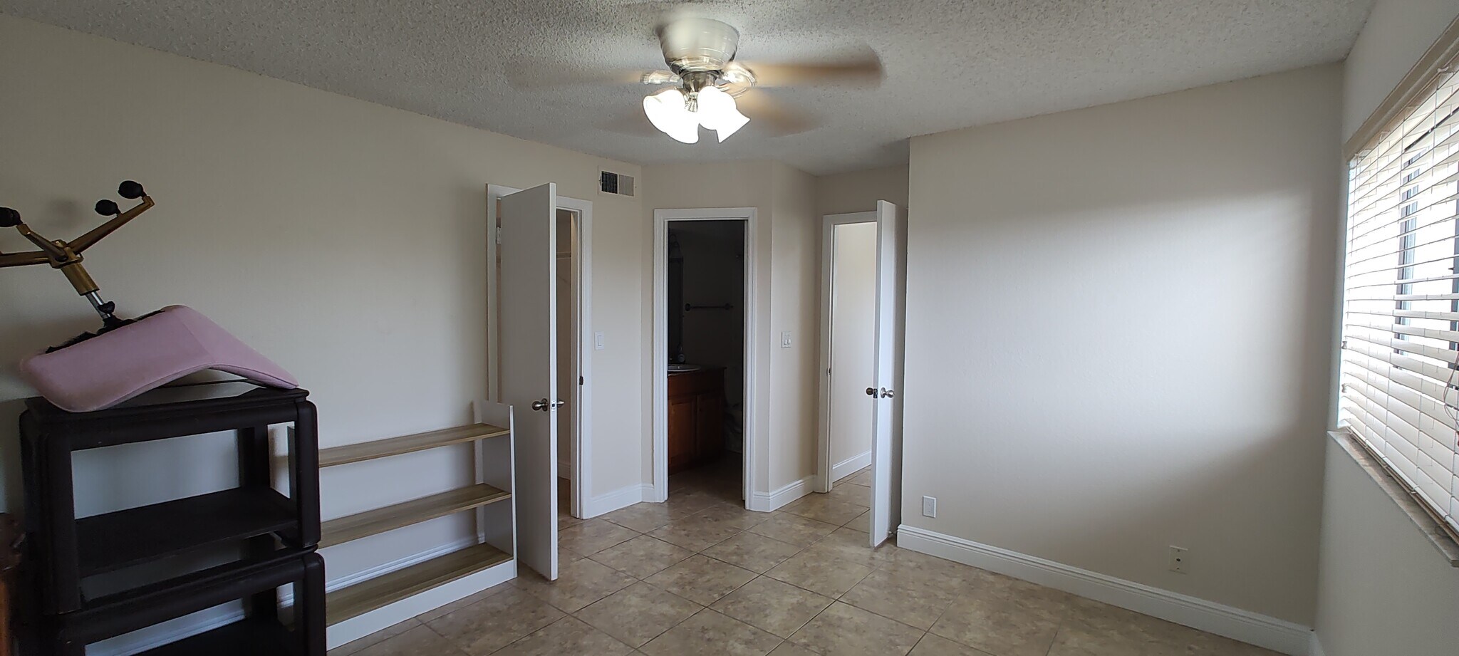 Building Photo - 2846 S University Dr