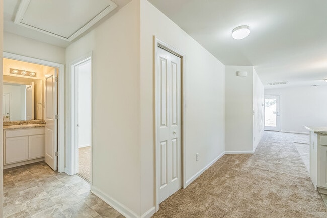 Building Photo - 179 Foxford Dr