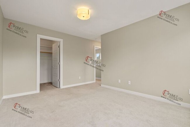 Building Photo - Modern & Spacious 3-Level Townhome with Lu...