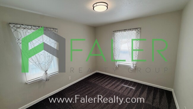 Building Photo - Show-stopping rental available!