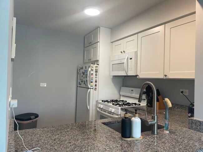 Building Photo - 1455 Shermer Rd