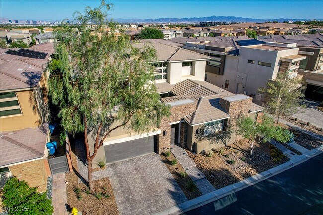 Building Photo - 68 Grey Feather Dr