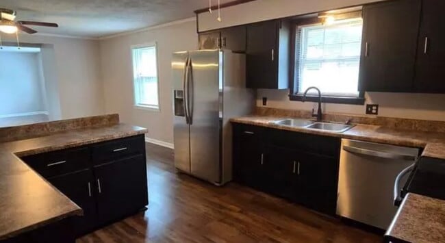Building Photo - 40 Edgehill Dr