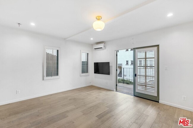 Building Photo - 3206 Larissa Dr