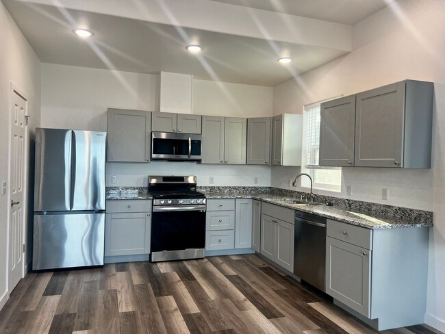 Building Photo - 1529 Pey Dr