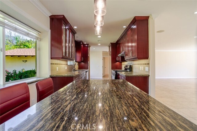 Building Photo - 6300 La Reina Dr