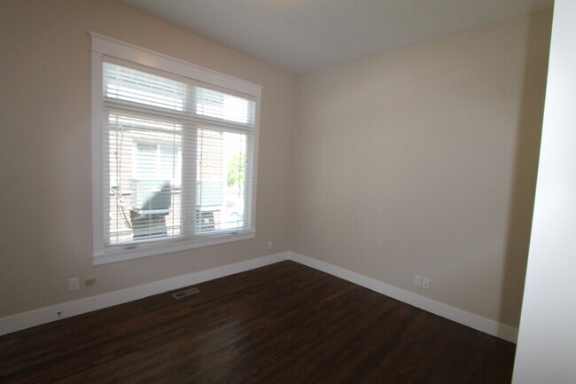 Building Photo - Midtown Renovated Duplex - Hardwood Floors, Exposed Brick
