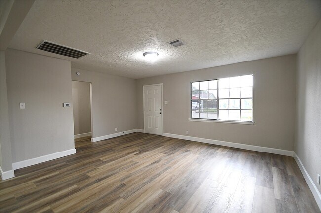 Building Photo - 8535 Tilgham St