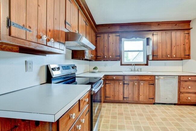 Building Photo - 609 Birch Dr