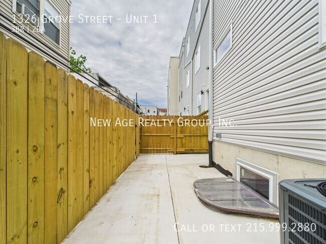 Building Photo - 1326 Grove St