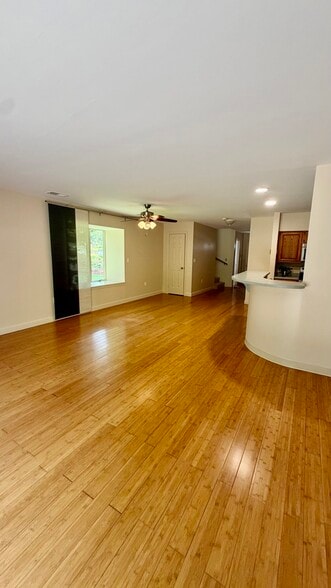 Building Photo - 26 Lions Ln