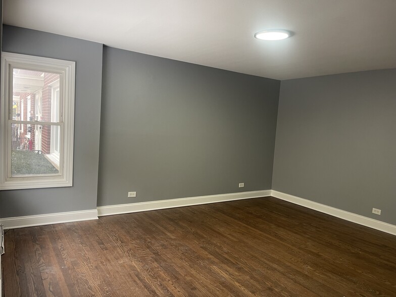 Building Photo - 9463 Niles Center Rd