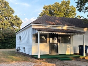 Building Photo - "Charming 1-Bedroom Duplex in Martin, TN -...