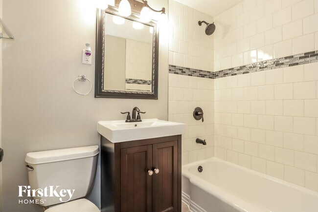 Building Photo - 1018 E 161st Pl